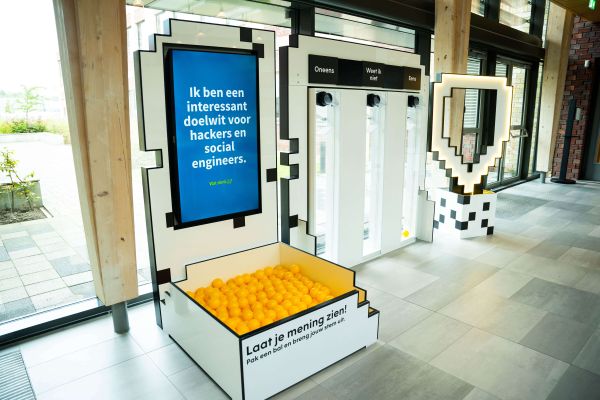 Awareways-Wall-of-Vote-expo-600x400